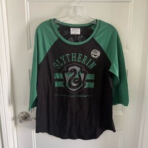 Hot Topic girls Harry Potter Slytherin reversible raglan shirt - size XL
